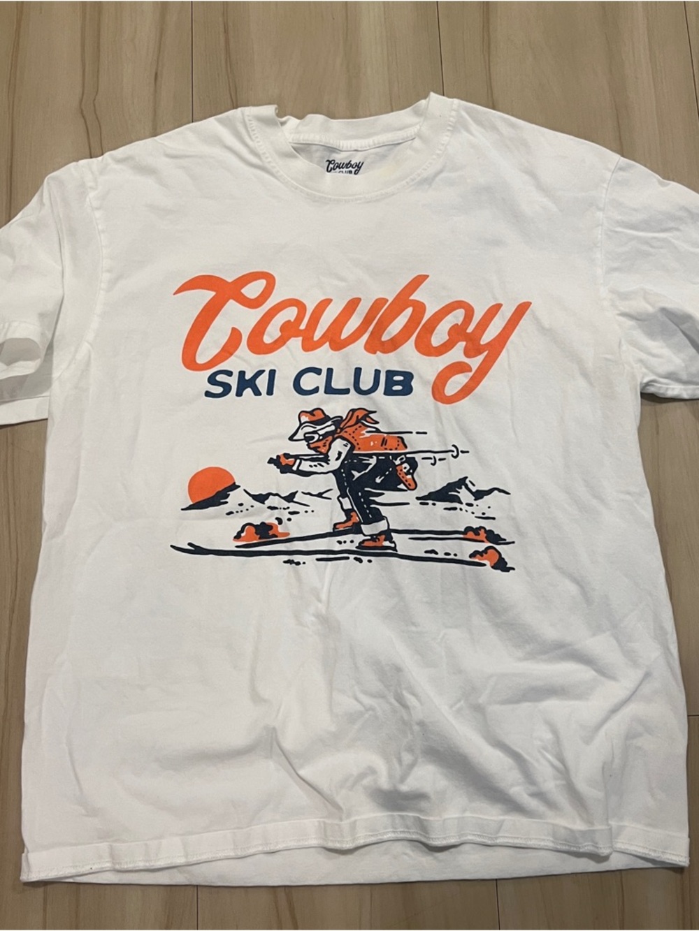 Cowboy Ski Club Graphic Tee - size M